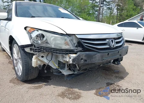 2011 Honda Accord 2.4 Lx z USA, uszkodzony, nr VIN 1HGCP2F39BA147681